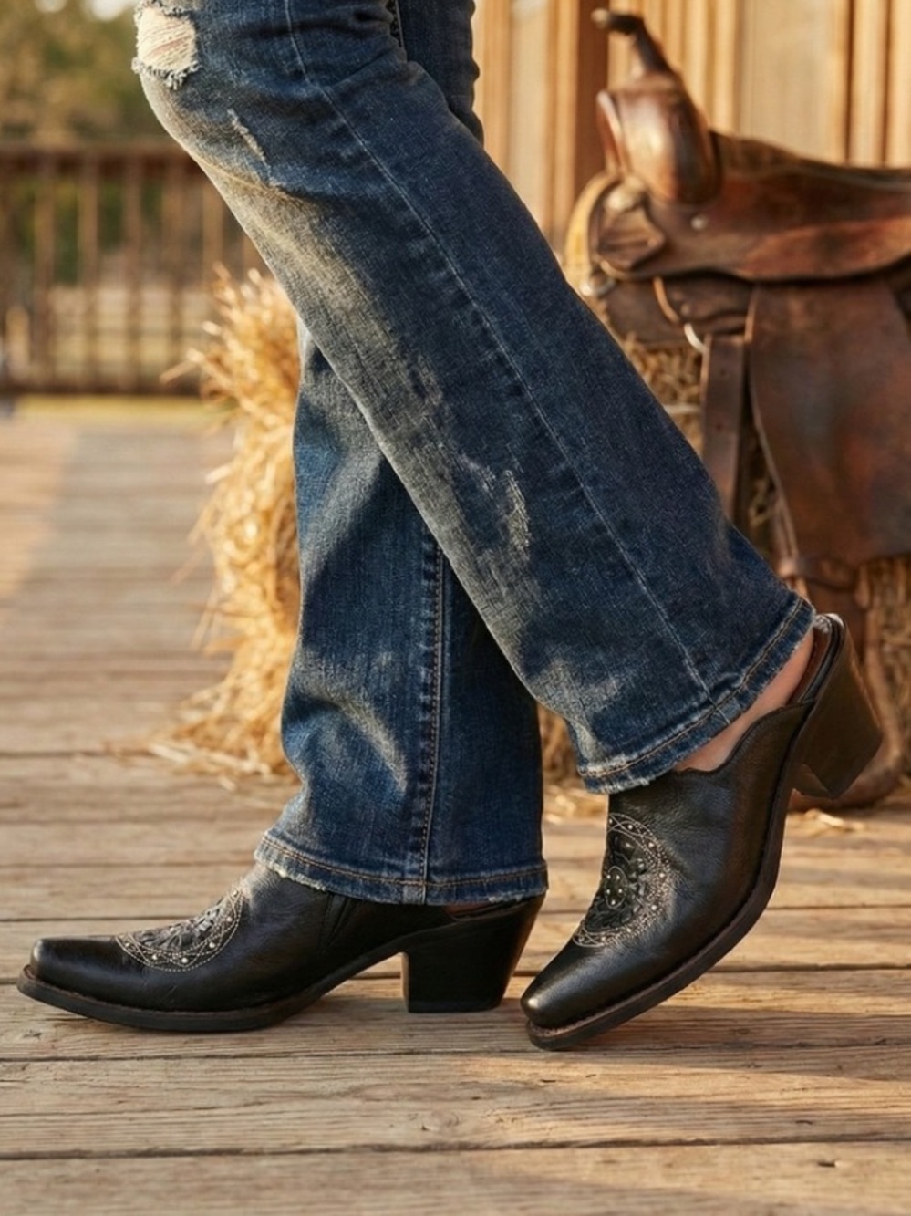 Ariat Black Leather Medallion Mule Stud Accents Western Size 6B